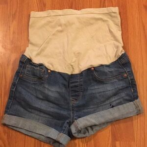Bella vida Maternity Jean Shorts size Medium (Y)
